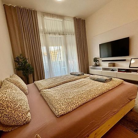 New, Beautiful Apt With Parking In Best Location! Братислава Экстерьер фото